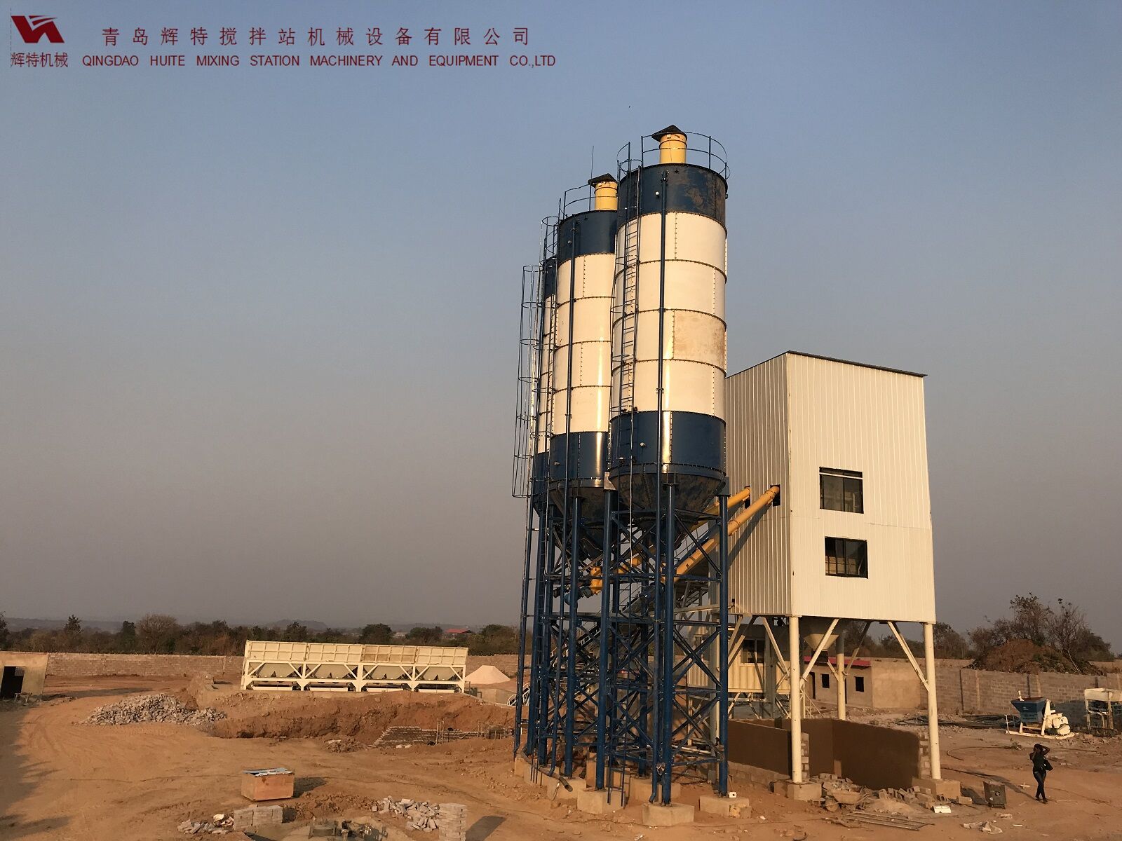 輝特混凝土攪拌站HZS120采用國內(nèi)外知名品牌，大大降低了設(shè)備故障率